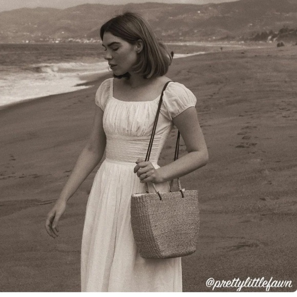 Elegant White Off-Shoulder Dress - Picture 11 of 12